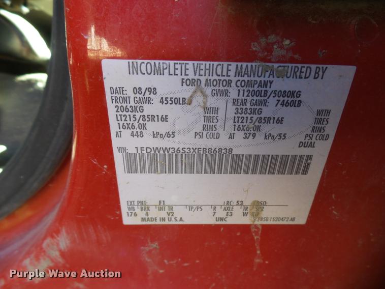 image for item L3274 1999 Ford F350 Super Duty Crew Cab flatbed pickup truck