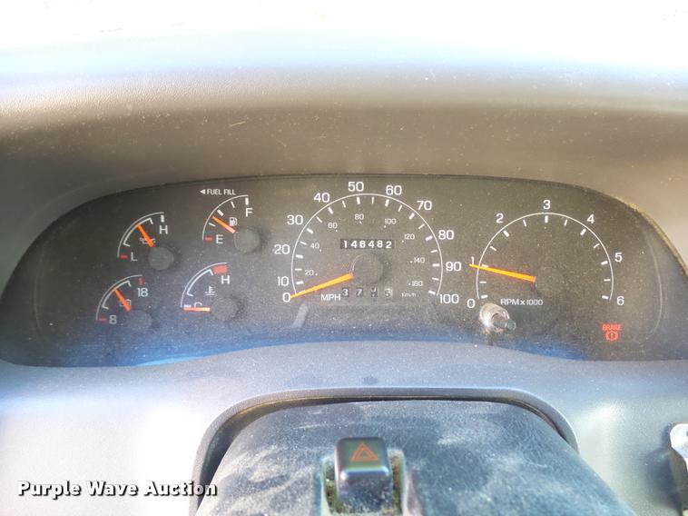 image for item L3274 1999 Ford F350 Super Duty Crew Cab flatbed pickup truck