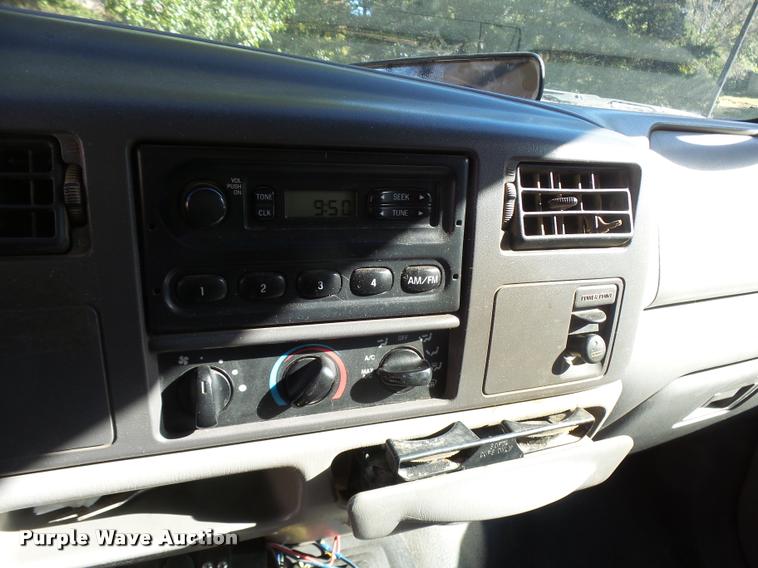 image for item L3274 1999 Ford F350 Super Duty Crew Cab flatbed pickup truck