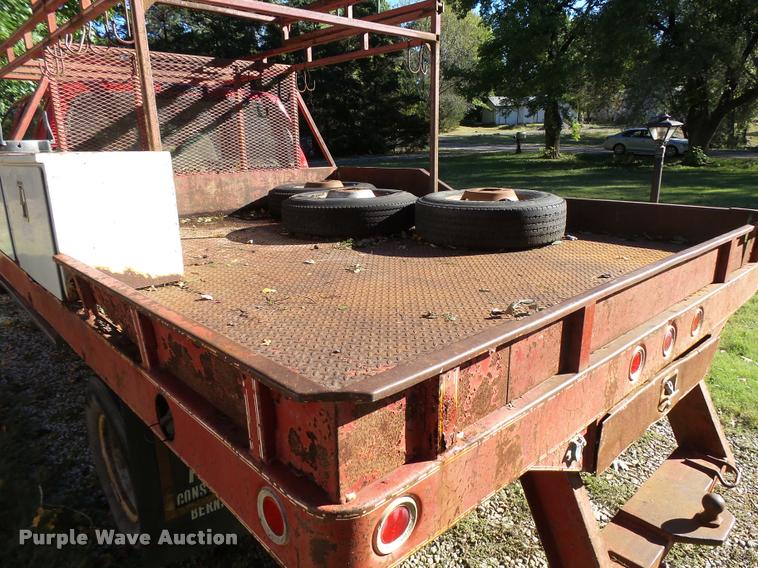 image for item L3274 1999 Ford F350 Super Duty Crew Cab flatbed pickup truck