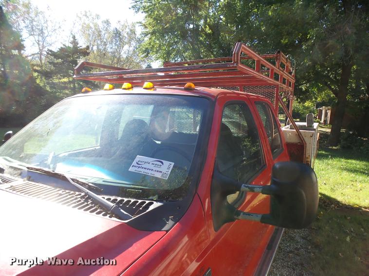 image for item L3274 1999 Ford F350 Super Duty Crew Cab flatbed pickup truck