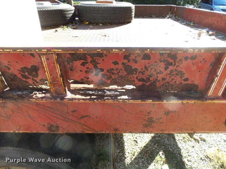 image for item L3274 1999 Ford F350 Super Duty Crew Cab flatbed pickup truck