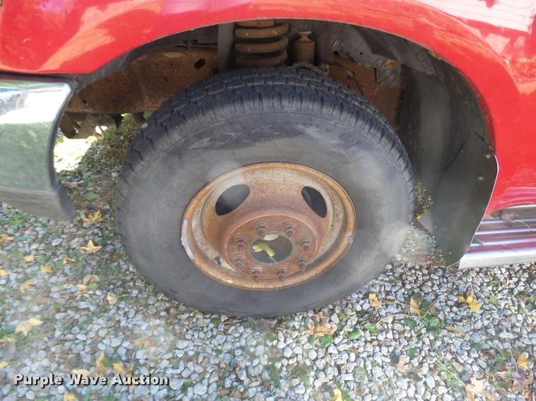 image for item L3274 1999 Ford F350 Super Duty Crew Cab flatbed pickup truck