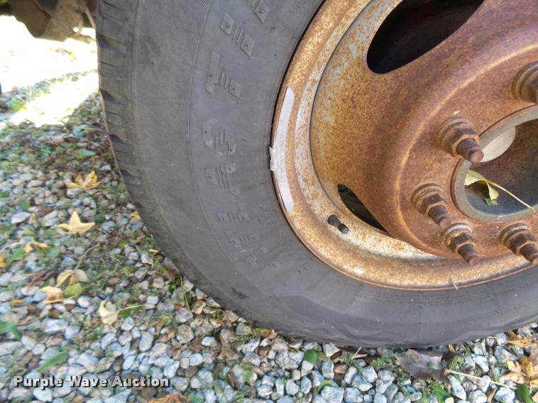 image for item L3274 1999 Ford F350 Super Duty Crew Cab flatbed pickup truck