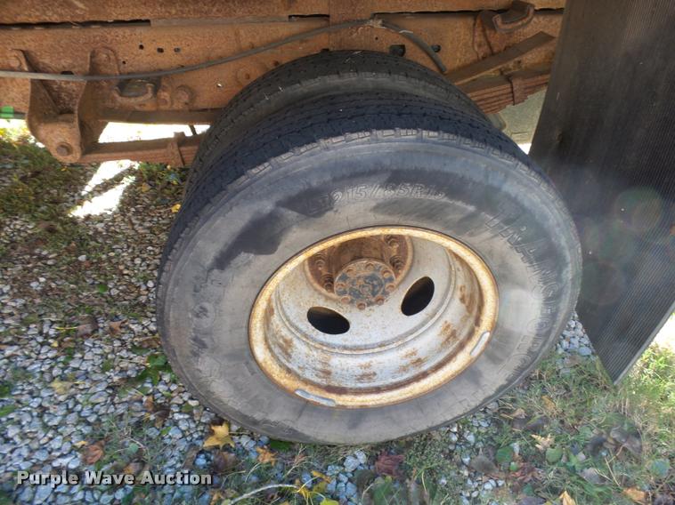 image for item L3274 1999 Ford F350 Super Duty Crew Cab flatbed pickup truck