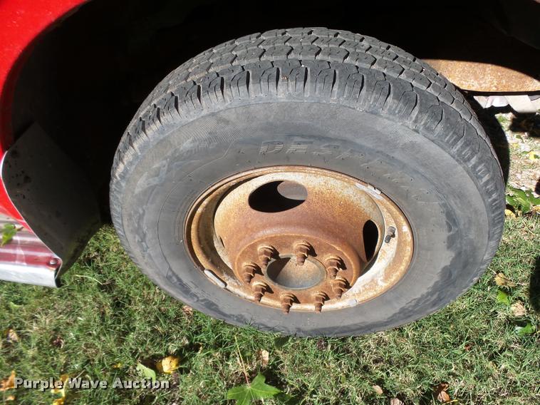 image for item L3274 1999 Ford F350 Super Duty Crew Cab flatbed pickup truck