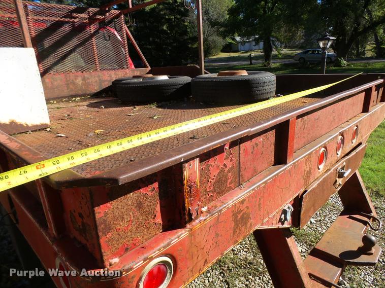 image for item L3274 1999 Ford F350 Super Duty Crew Cab flatbed pickup truck