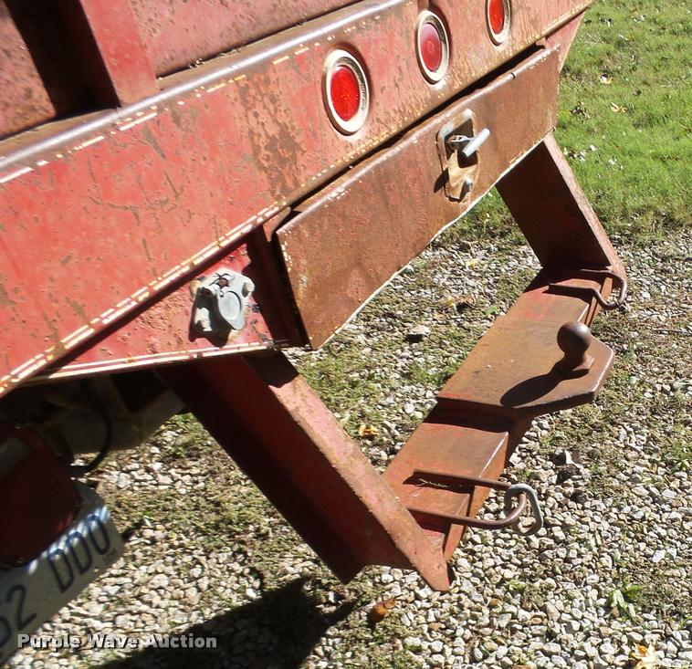 image for item L3274 1999 Ford F350 Super Duty Crew Cab flatbed pickup truck