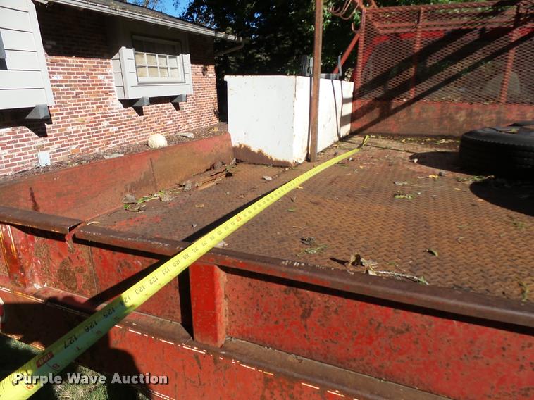 image for item L3274 1999 Ford F350 Super Duty Crew Cab flatbed pickup truck