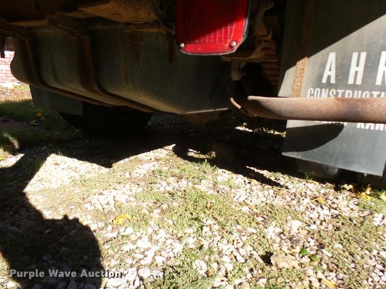 image for item L3274 1999 Ford F350 Super Duty Crew Cab flatbed pickup truck