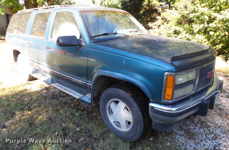 image for item L3277 1992 GMC Suburban 1500 SUV