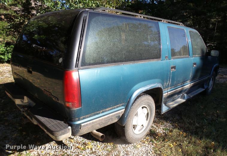 image for item L3277 1992 GMC Suburban 1500 SUV