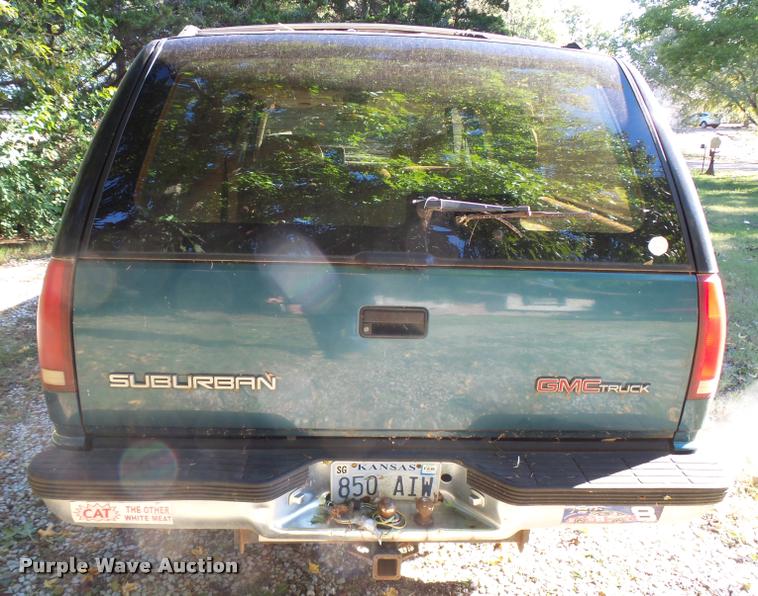image for item L3277 1992 GMC Suburban 1500 SUV