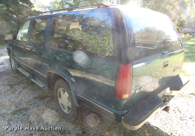 image for item L3277 1992 GMC Suburban 1500 SUV