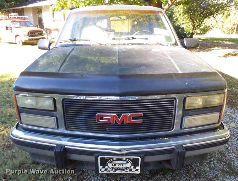 image for item L3277 1992 GMC Suburban 1500 SUV