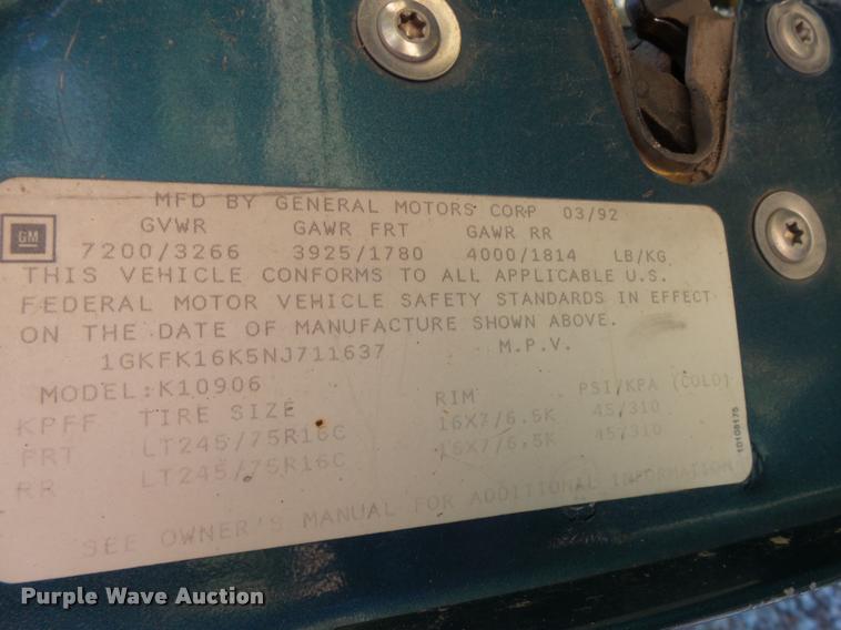 image for item L3277 1992 GMC Suburban 1500 SUV