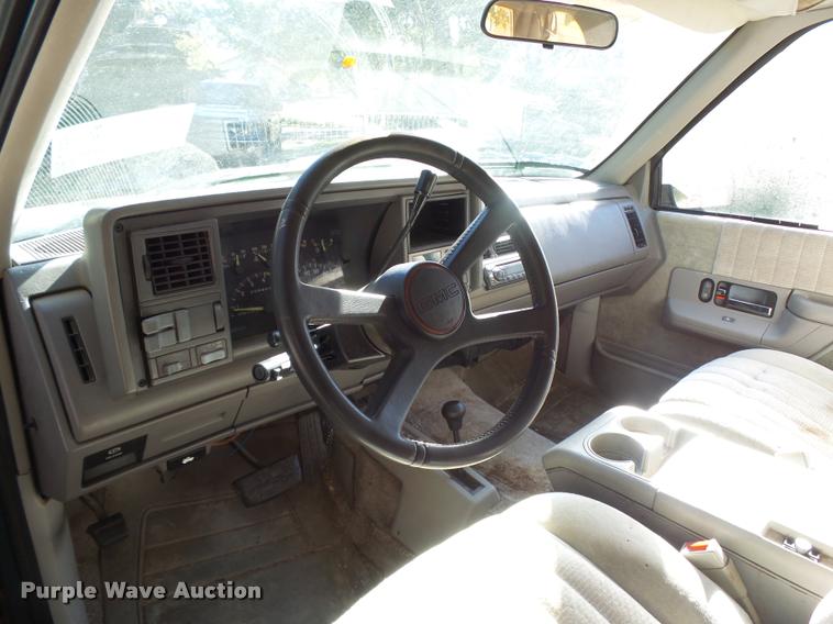 image for item L3277 1992 GMC Suburban 1500 SUV