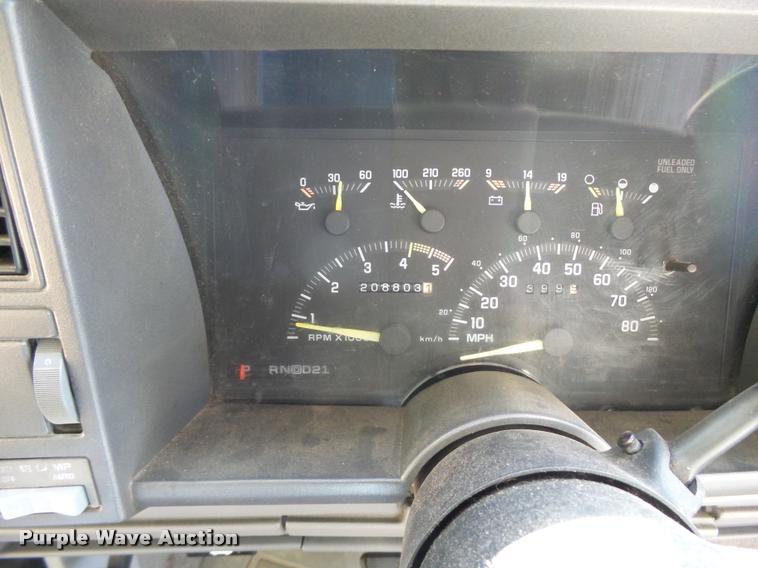 image for item L3277 1992 GMC Suburban 1500 SUV