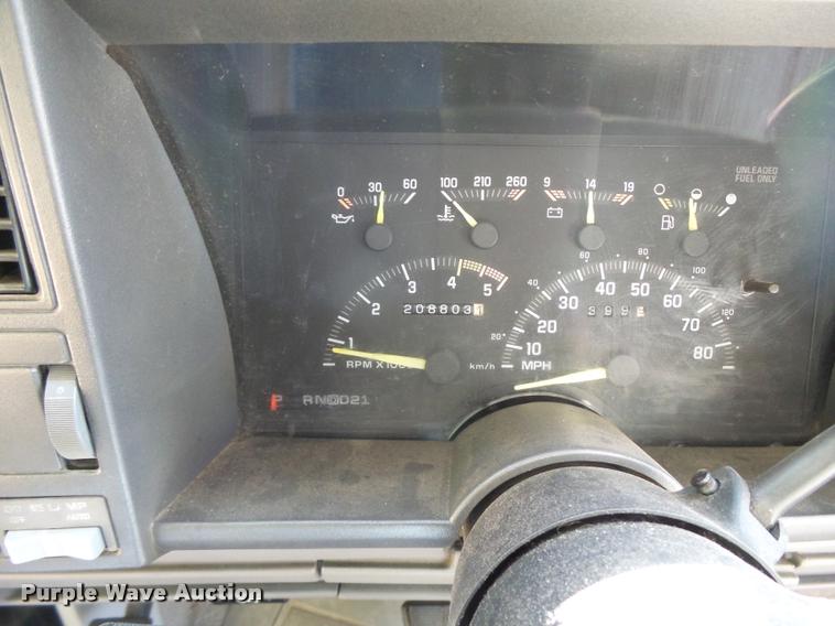 image for item L3277 1992 GMC Suburban 1500 SUV