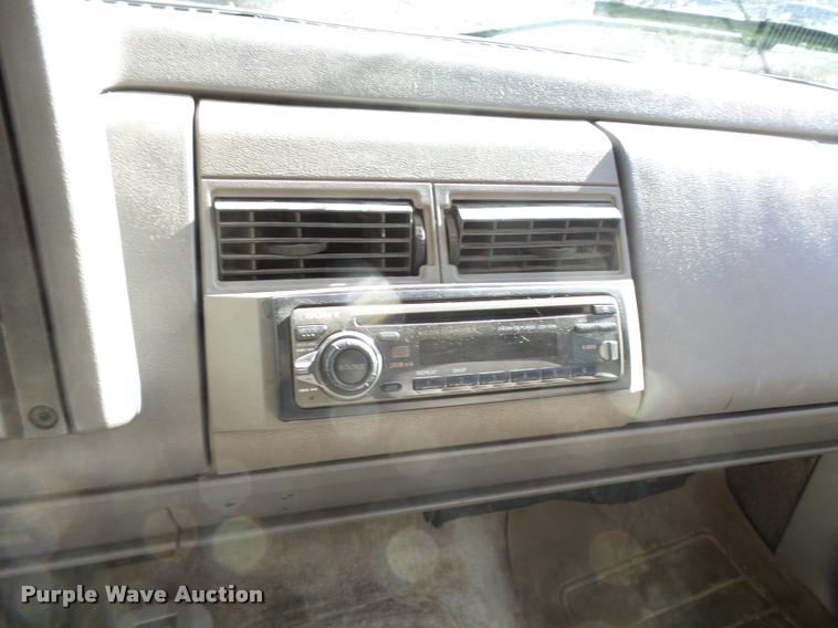 image for item L3277 1992 GMC Suburban 1500 SUV