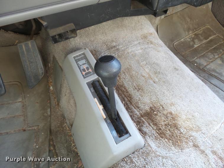 image for item L3277 1992 GMC Suburban 1500 SUV