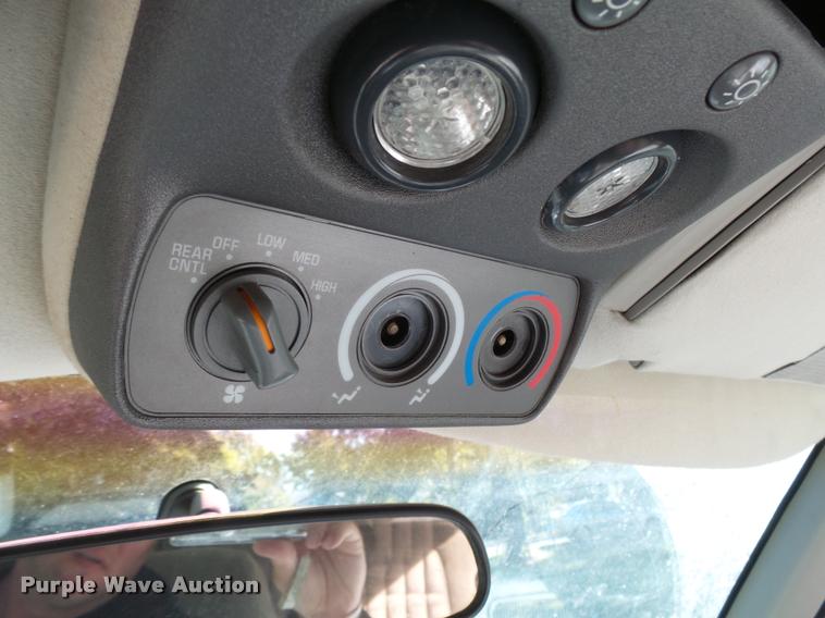 image for item L3277 1992 GMC Suburban 1500 SUV