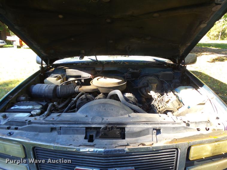 image for item L3277 1992 GMC Suburban 1500 SUV