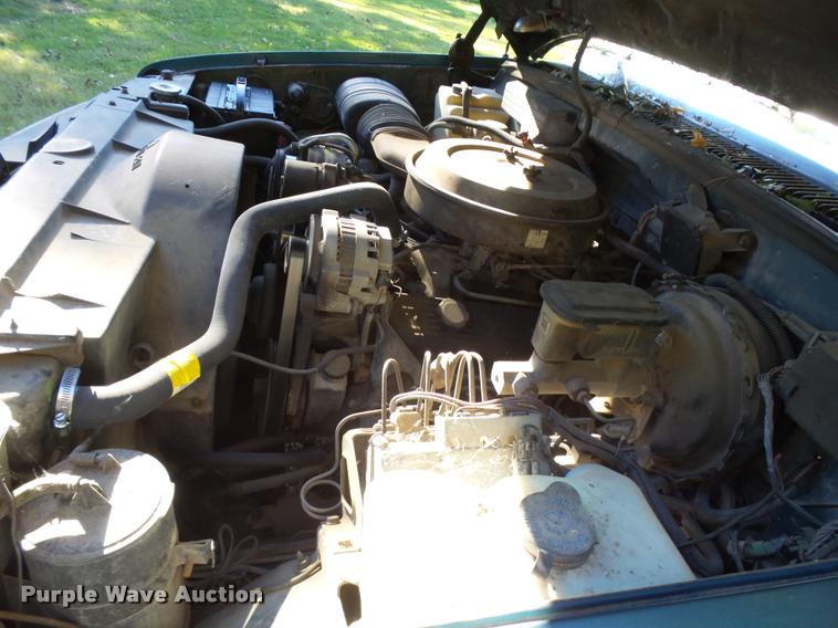 image for item L3277 1992 GMC Suburban 1500 SUV