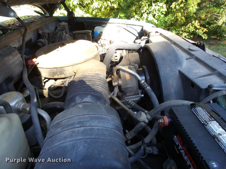 image for item L3277 1992 GMC Suburban 1500 SUV