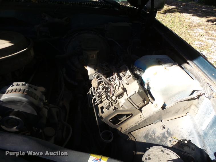 image for item L3277 1992 GMC Suburban 1500 SUV