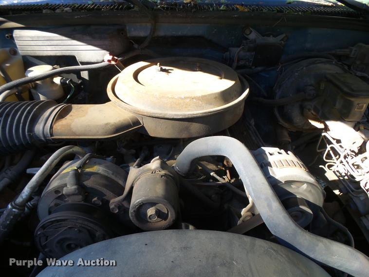 image for item L3277 1992 GMC Suburban 1500 SUV