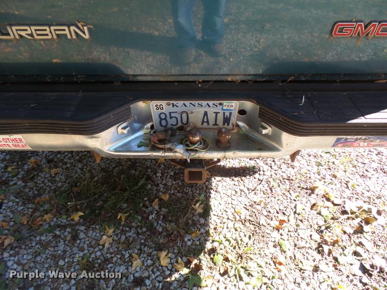 image for item L3277 1992 GMC Suburban 1500 SUV