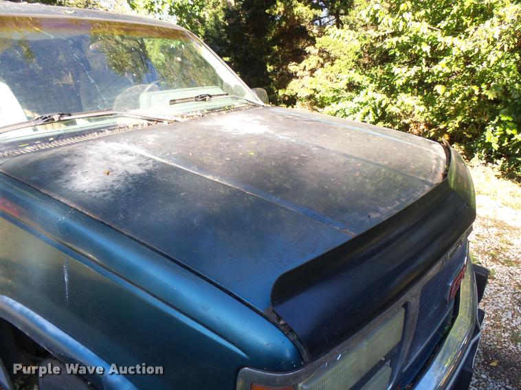image for item L3277 1992 GMC Suburban 1500 SUV