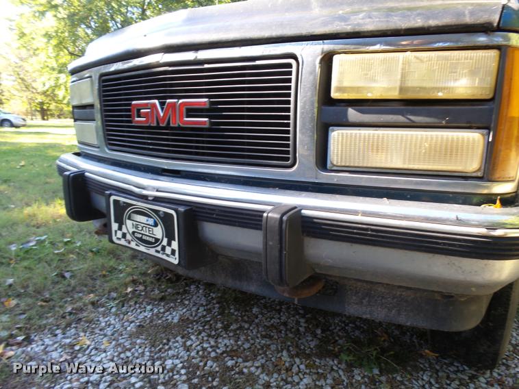 image for item L3277 1992 GMC Suburban 1500 SUV