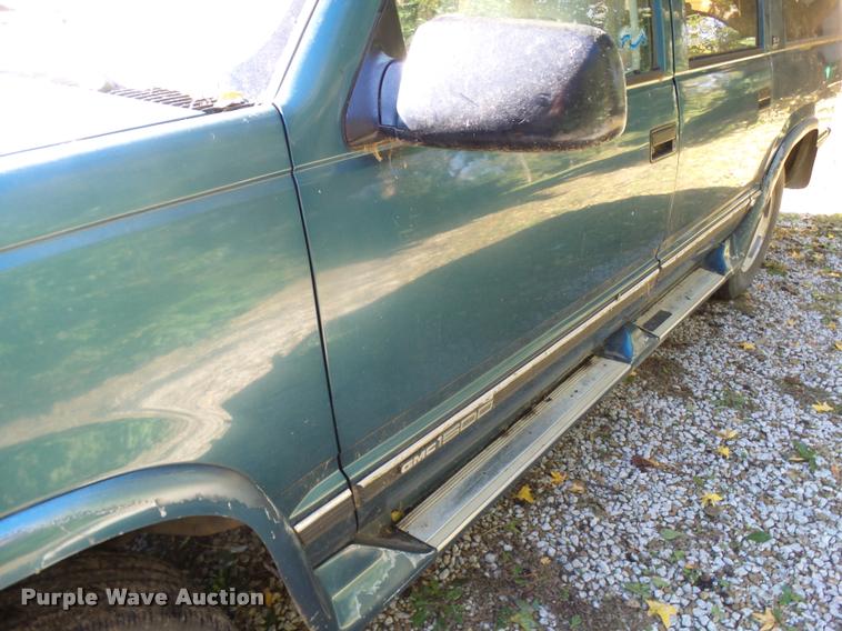 image for item L3277 1992 GMC Suburban 1500 SUV