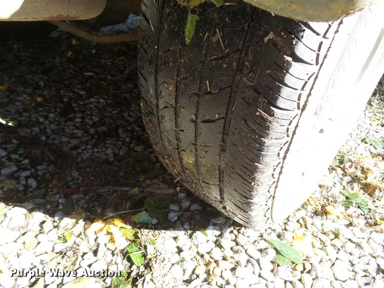 image for item L3277 1992 GMC Suburban 1500 SUV