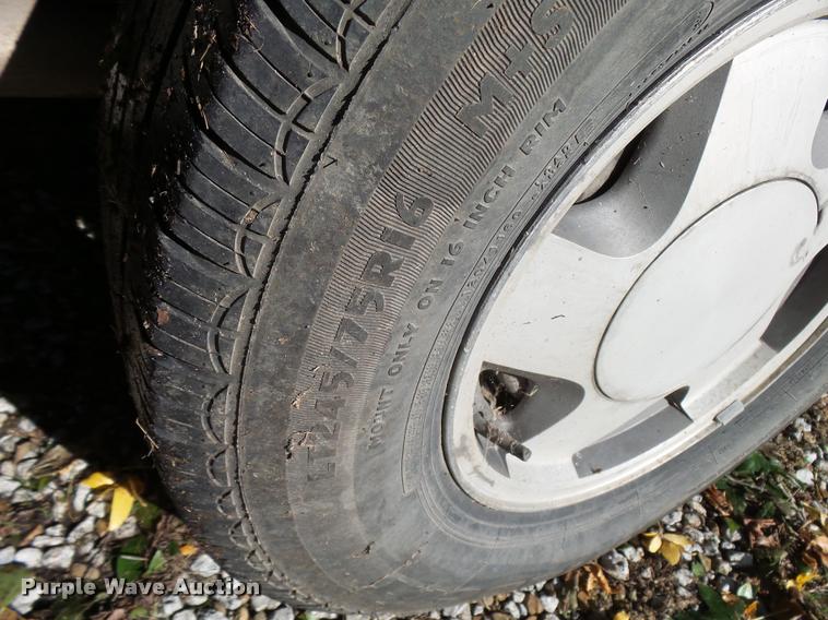 image for item L3277 1992 GMC Suburban 1500 SUV