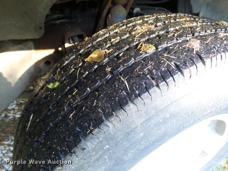 image for item L3277 1992 GMC Suburban 1500 SUV