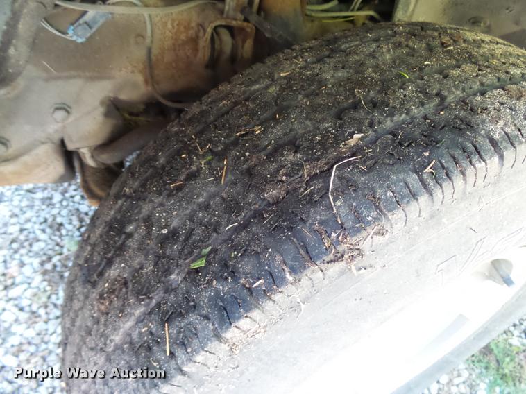 image for item L3277 1992 GMC Suburban 1500 SUV