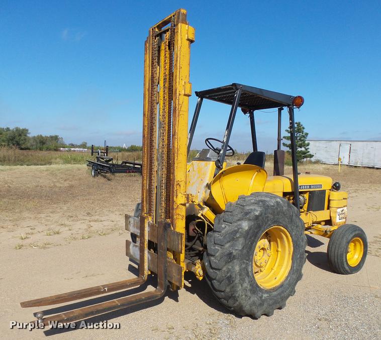 John Deere 380 forklift in Wichita, KS Item L3285 sold Purple Wave