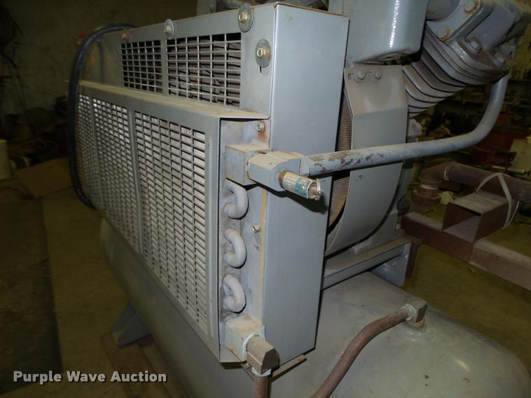 image for item L4092 1993 Ingersoll Rand T30 air compressor