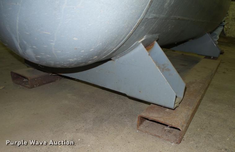 image for item L4092 1993 Ingersoll Rand T30 air compressor