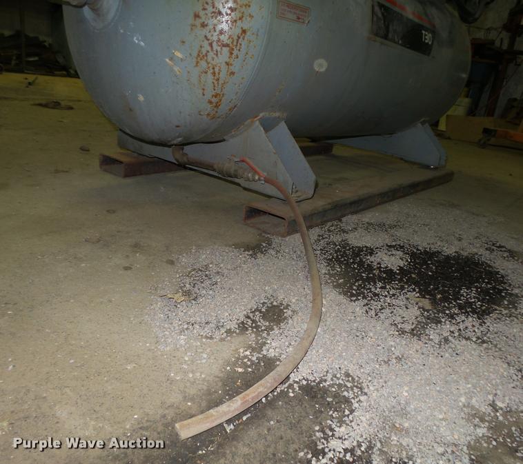 image for item L4092 1993 Ingersoll Rand T30 air compressor