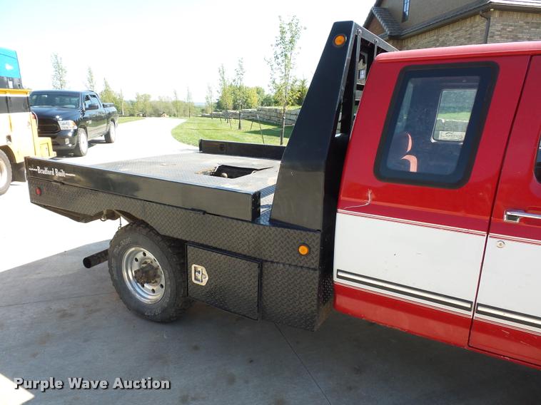 image for item L4250 1996 Ford F250 SuperCab flatbed pickup truck