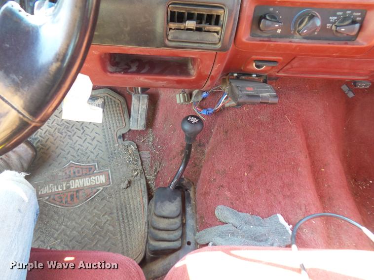 image for item L4250 1996 Ford F250 SuperCab flatbed pickup truck