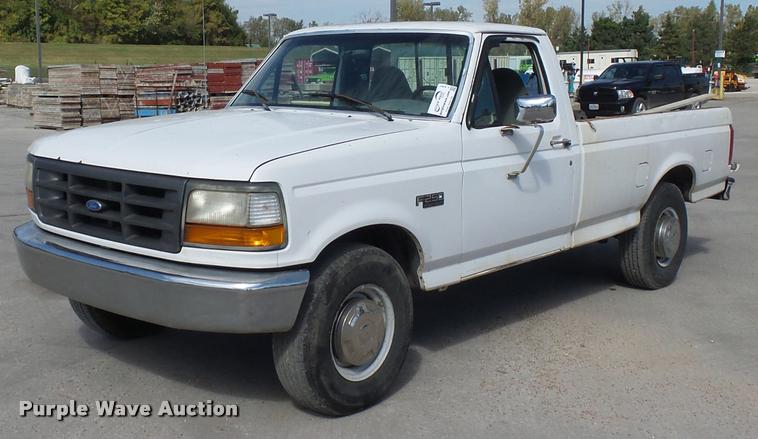 image for item L4367 1997 Ford F250 pickup truck