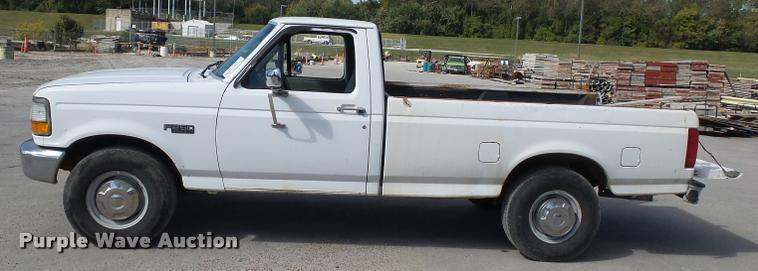 image for item L4367 1997 Ford F250 pickup truck