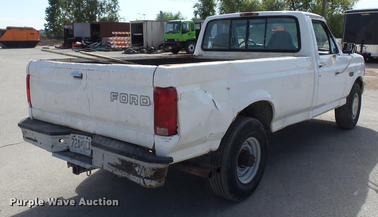 image for item L4367 1997 Ford F250 pickup truck