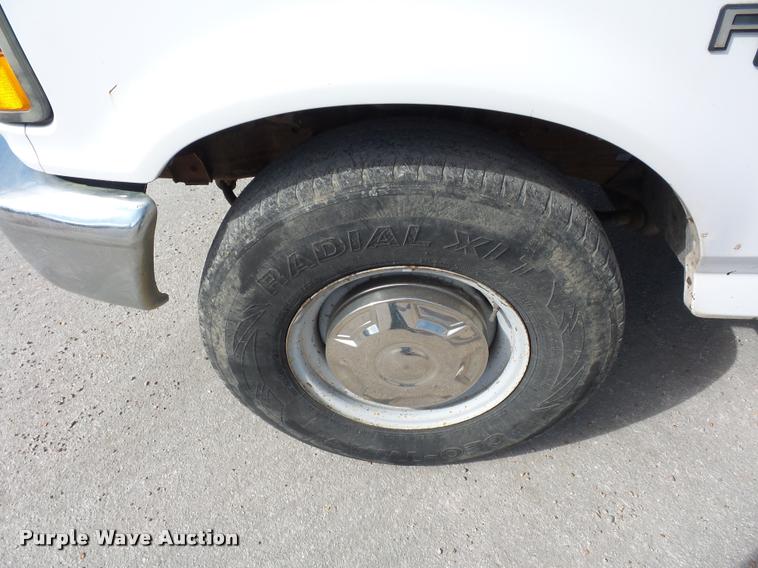 image for item L4367 1997 Ford F250 pickup truck