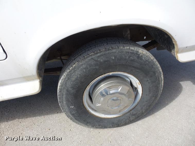 image for item L4367 1997 Ford F250 pickup truck